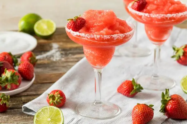 Strawberries-and-Champagne-Margarita-600x400